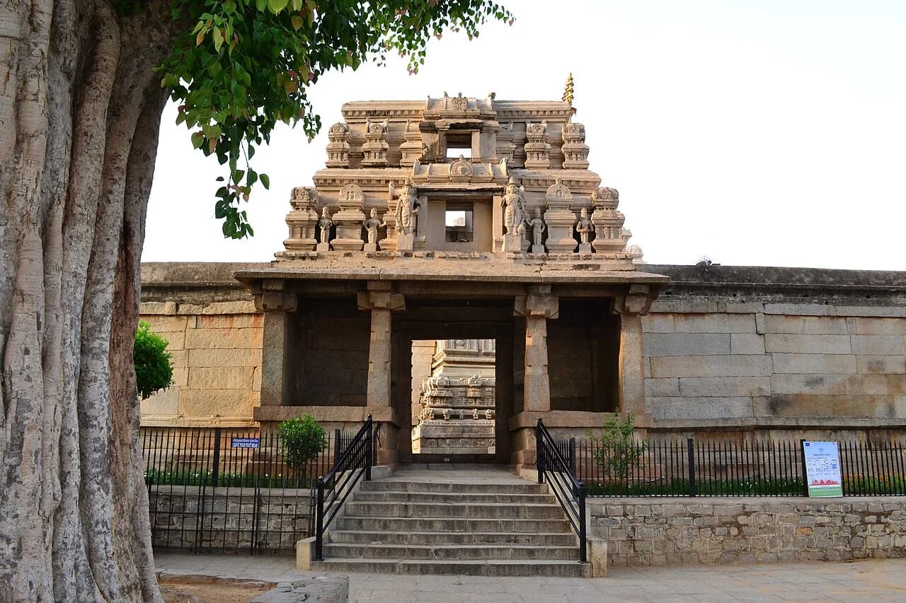 The entrance to the temple complex at Lepakshi.