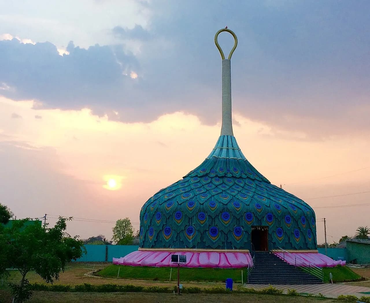 The peacock-shaped Jain temple at Mandaragiri.